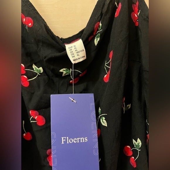 ⚫️ BOGO Cherry strapped short dress with side zip - Picture 2 of 6